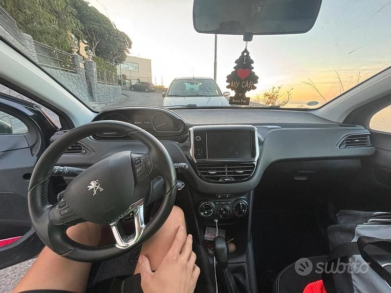 Usata Peugeot 208 68 CV (50 kW) 2016 Blu Utilitaria