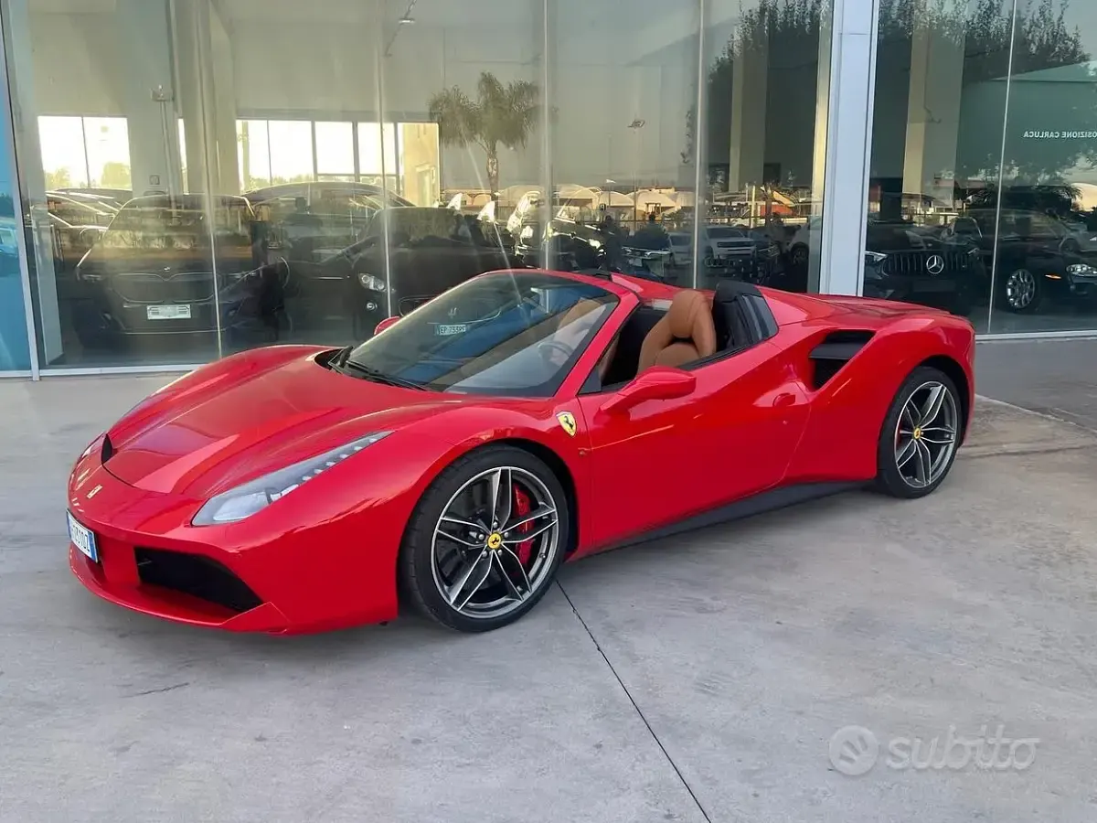 Usata Ferrari 488 670 CV (492 kW) 2017 Cabrio