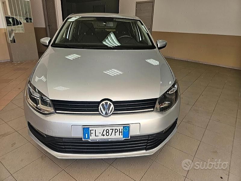 Usata VW Polo Trendline 75 CV (55 kW) 2017 Grigio Berlina