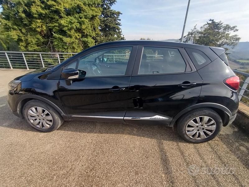 Usata Renault Captur 90 CV (66 kW) 2015 Nero SUV