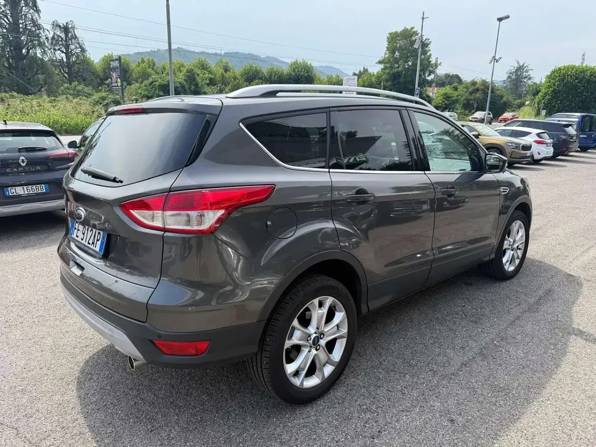 Usata Ford Kuga Titanium 120 CV (88 kW) 2016 Grigio SUV