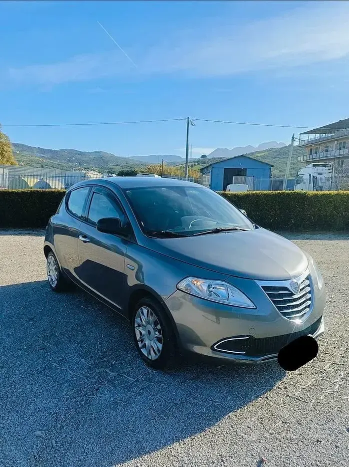 Usata Lancia Ypsilon 69 CV (50 kW) 2012 Grigio Utilitaria