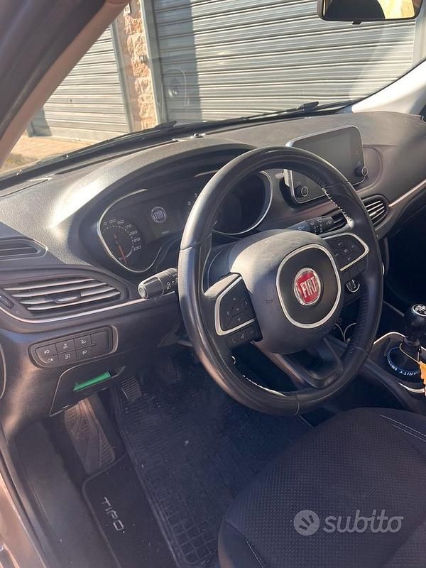 Usata Fiat Tipo 120 CV (88 kW) 2017 Grigio Station wagon