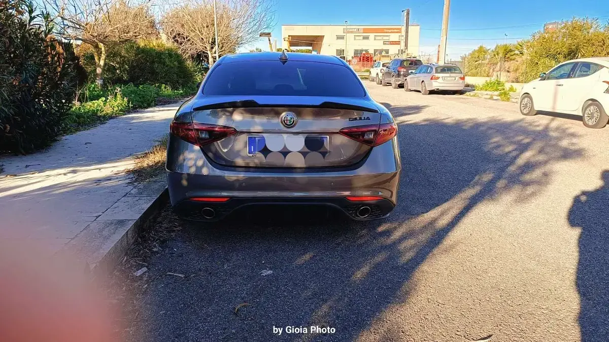 Usata Alfa Romeo Giulia 180 CV (132 kW) 2018 Grigio Berlina