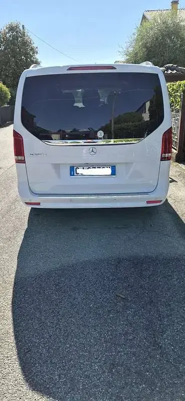 Usata Mercedes V250 Avantgarde 190 CV (139 kW) 2022 Bianco Monovolume