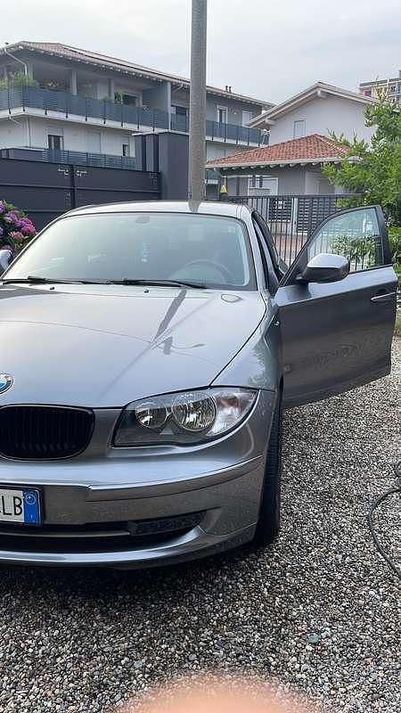 Usata BMW 118 143 CV (105 kW) 2011 Grigio Utilitaria