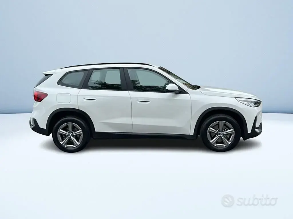 Usata BMW X1 Comfort Edition 136 CV (100 kW) 2023 Bianco pastello SUV