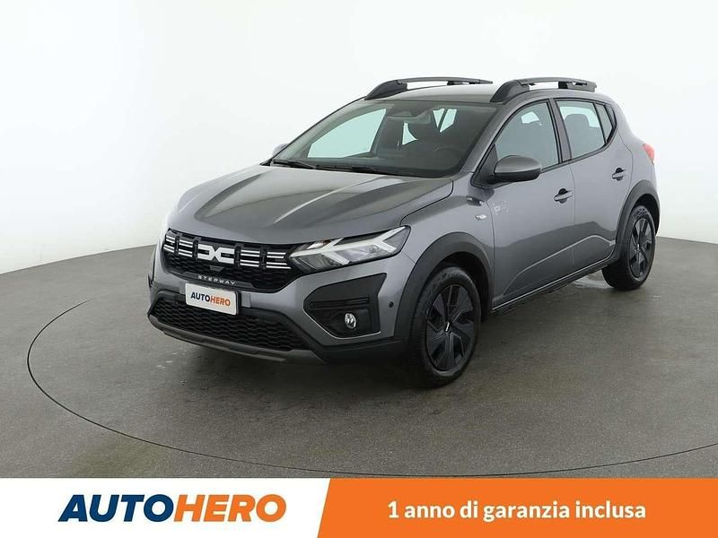 Grigio Usata 2024 Dacia Sandero Expression Due volumi | 17.099 € (Cara) - Immagine 1/3