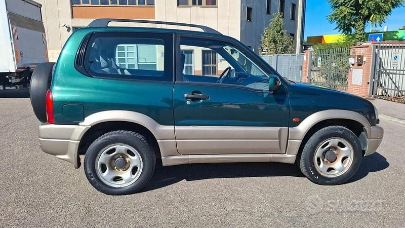 Verde Usata 2003 Suzuki Grand Vitara SUV | 5400 € (Buon prezzo) - Immagine 1/4