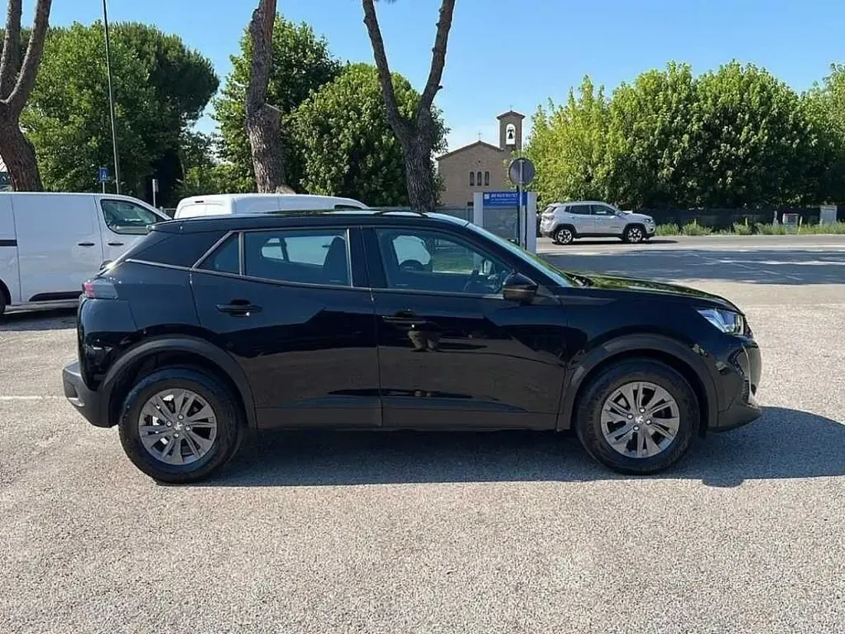 Usata Peugeot 2008 Active 101 CV (74 kW) 2023 Nero SUV
