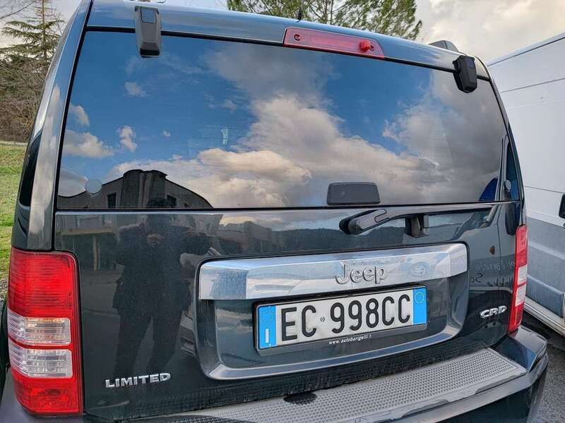 Nero Usata 2010 Jeep Cherokee Limited SUV | 7200 € (Super prezzo) - Immagine 1/4