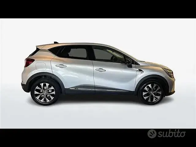 Usata Renault Captur Techno 101 CV (74 kW) 2023 Grigio SUV