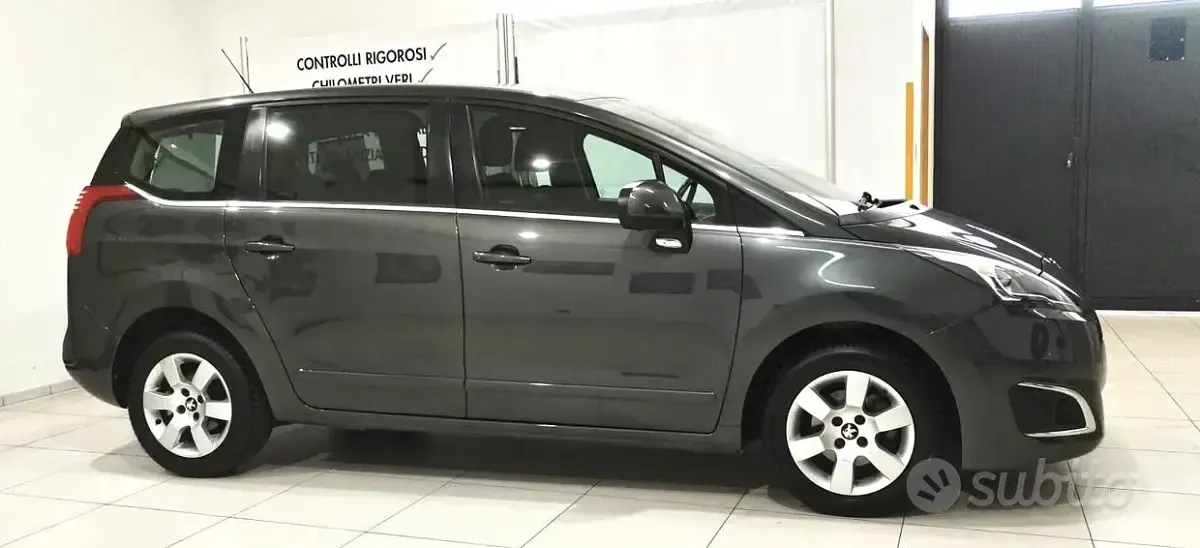 Usata Peugeot 5008 Active 115 CV (84 kW) 2015 Grigio Monovolume