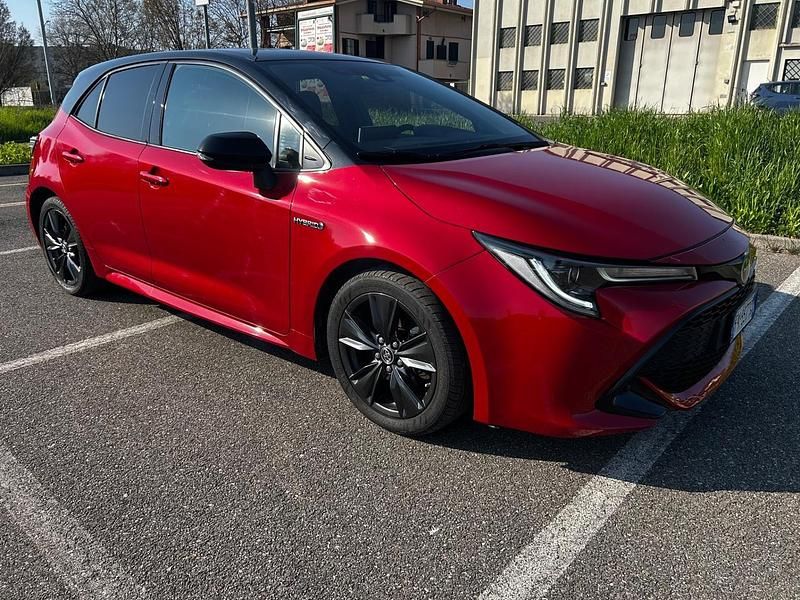 Usata Toyota Corolla Lounge 152 CV (111 kW) 2019 Rosso Berlina