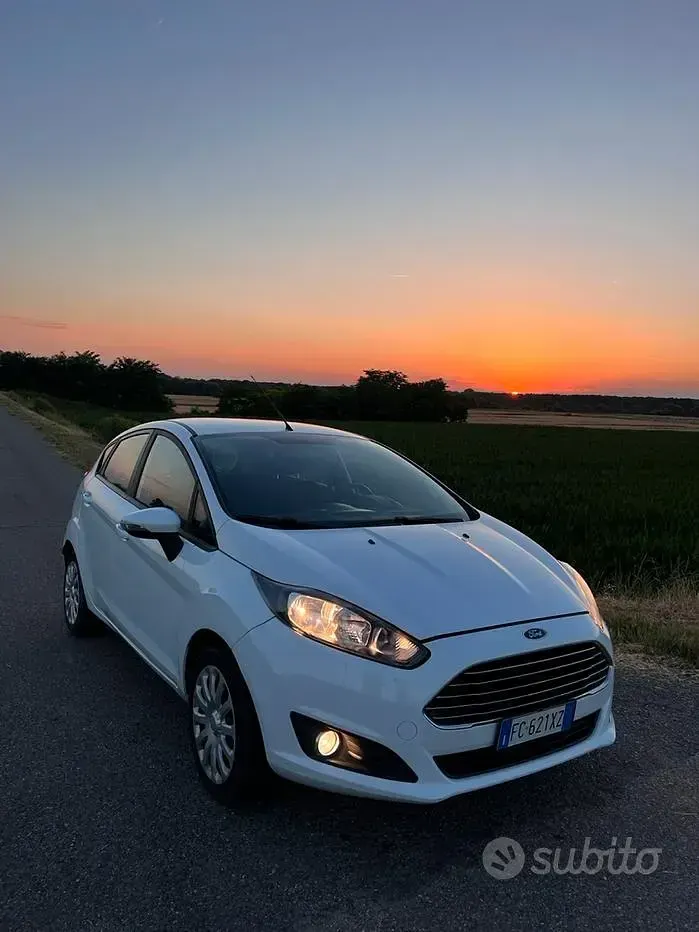 Usata Ford Fiesta 75 CV (55 kW) 2016 Bianco Utilitaria