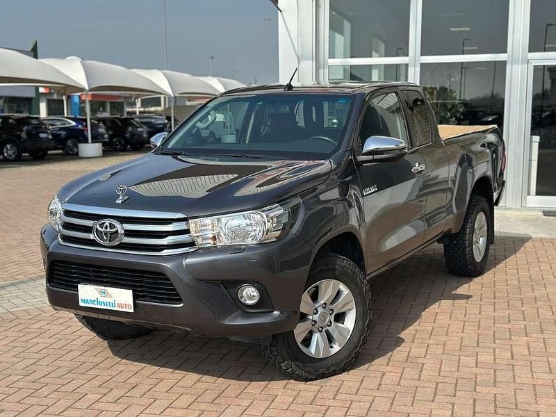 Usata Toyota HiLux Lounge 150 CV (110 kW) 2018 Nero Pick-up