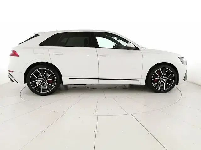 Usata Audi Q8 Sport 286 CV (210 kW) 2022 Bianco carrara SUV