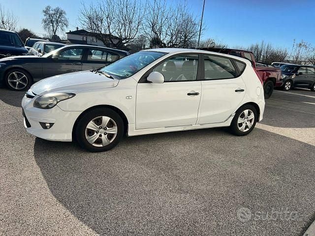 Usata Hyundai i30 Active 109 CV (80 kW) 2011 Bianco Berlina