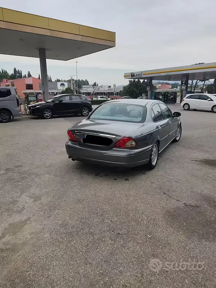 Usata Jaguar X-type 196 CV (144 kW) 2004 Grigio Berlina