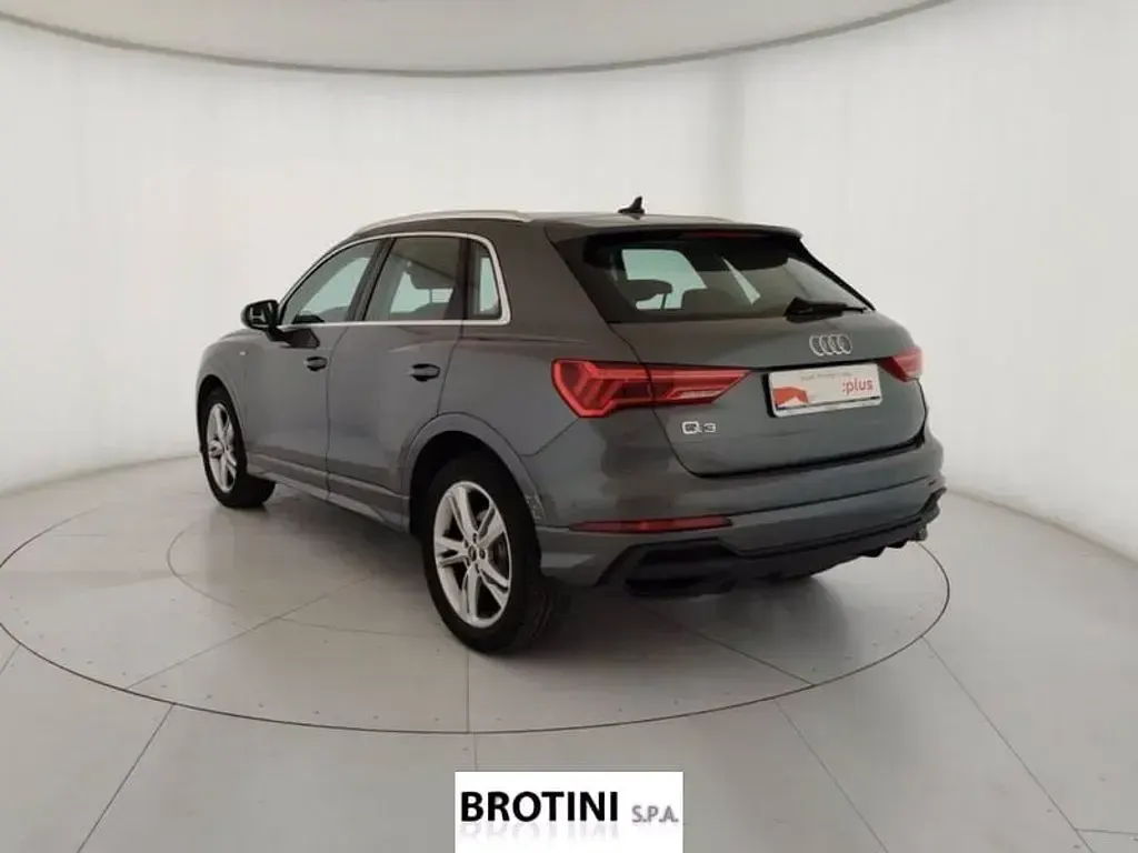 Usata Audi Q3 S-Line 150 CV (110 kW) 2023 Grigio metallizzato SUV