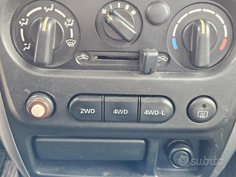 Usata Suzuki Jimny 86 CV (63 kW) 2008 Verde SUV