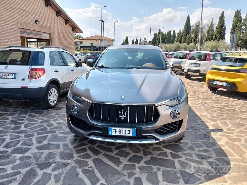 Usata Maserati Levante 275 CV (202 kW) 2017 Grigio SUV