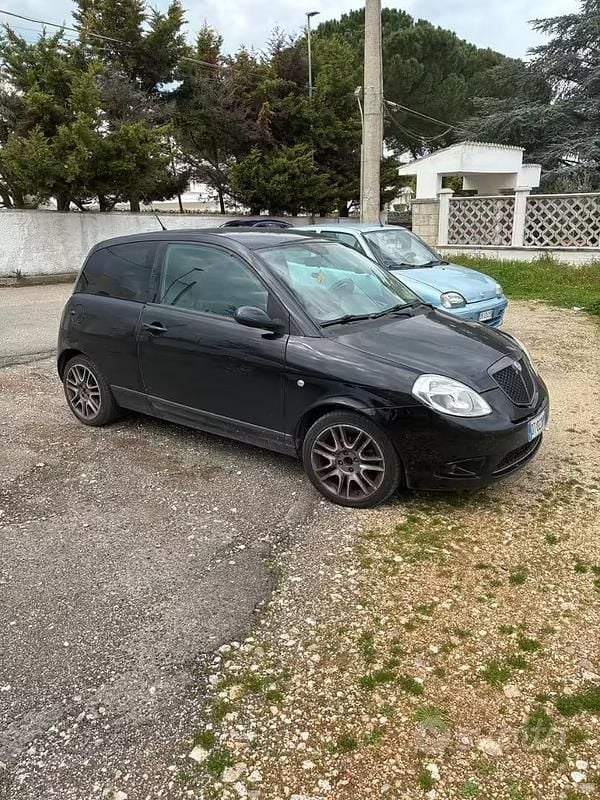 Usata Lancia Ypsilon 69 CV (50 kW) 2009 Nero Utilitaria