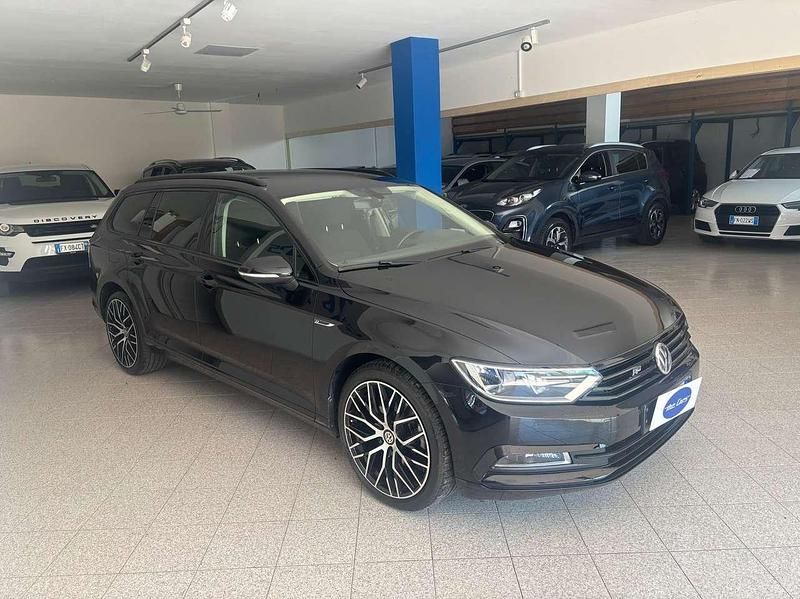 Usata VW Passat R-line 120 CV (88 kW) 2018 Nero Station wagon