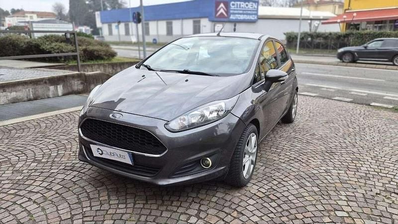 Usata Ford Fiesta Active 120 CV (88 kW) 2016 Grigio Utilitaria