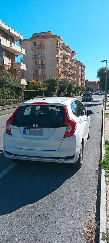Usata Honda Jazz Trend 102 CV (75 kW) 2019 Bianco Utilitaria