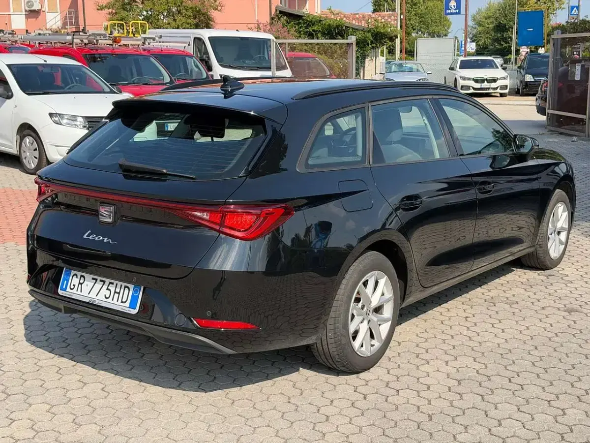 Usata Seat Leon Style 116 CV (85 kW) 2023 Nero Station wagon