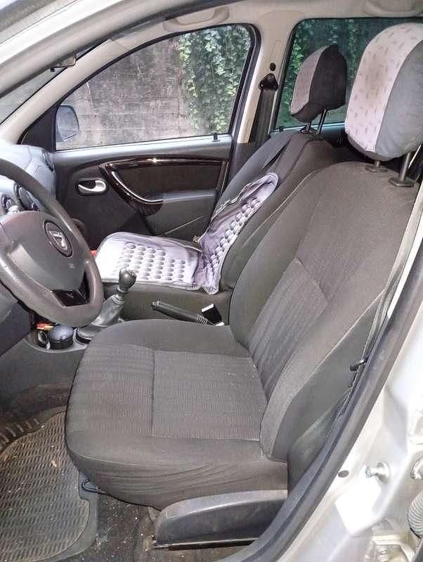 Usata Dacia Duster Lauréate 105 CV (77 kW) 2011 Grigio Station wagon