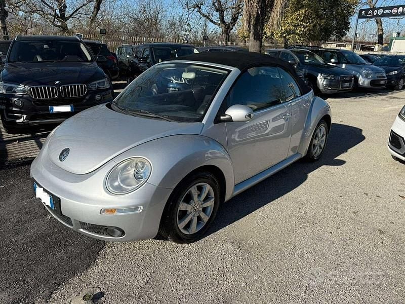 Usata VW New Beetle 105 CV (77 kW) 2008 Grigio Utilitaria