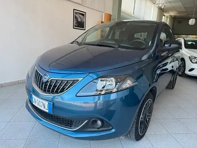 Usata Lancia Ypsilon Gold 69 CV (50 kW) 2023 Blu Utilitaria