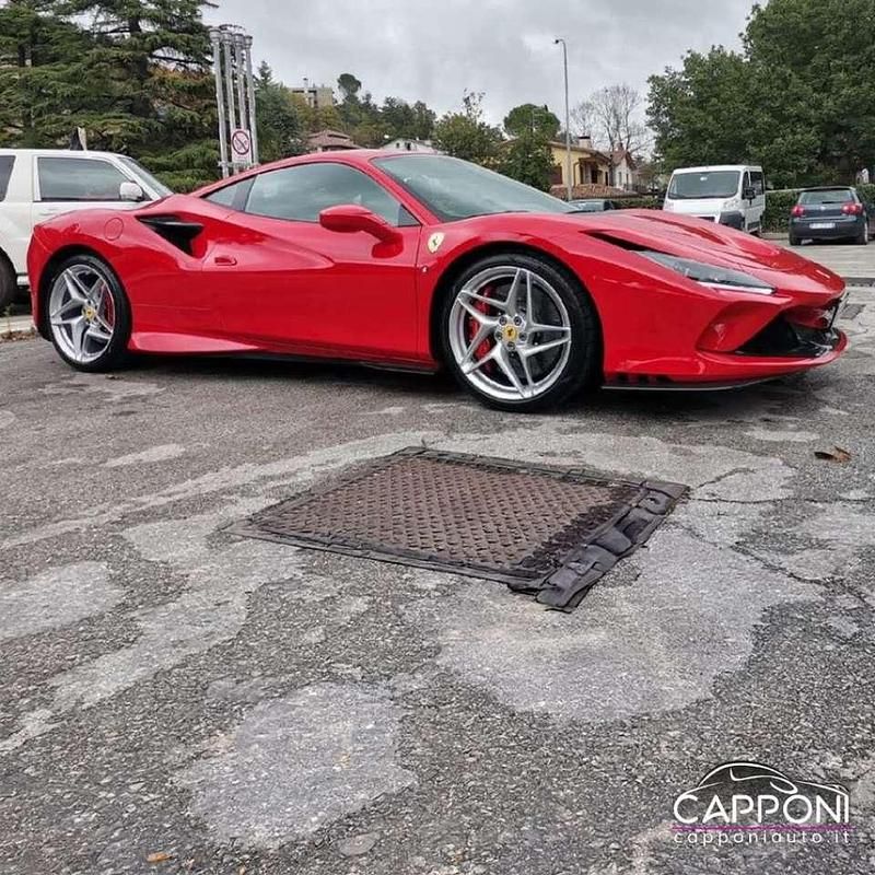 Usata Ferrari F8 719 CV (528 kW) 2021 Rosso Coupé
