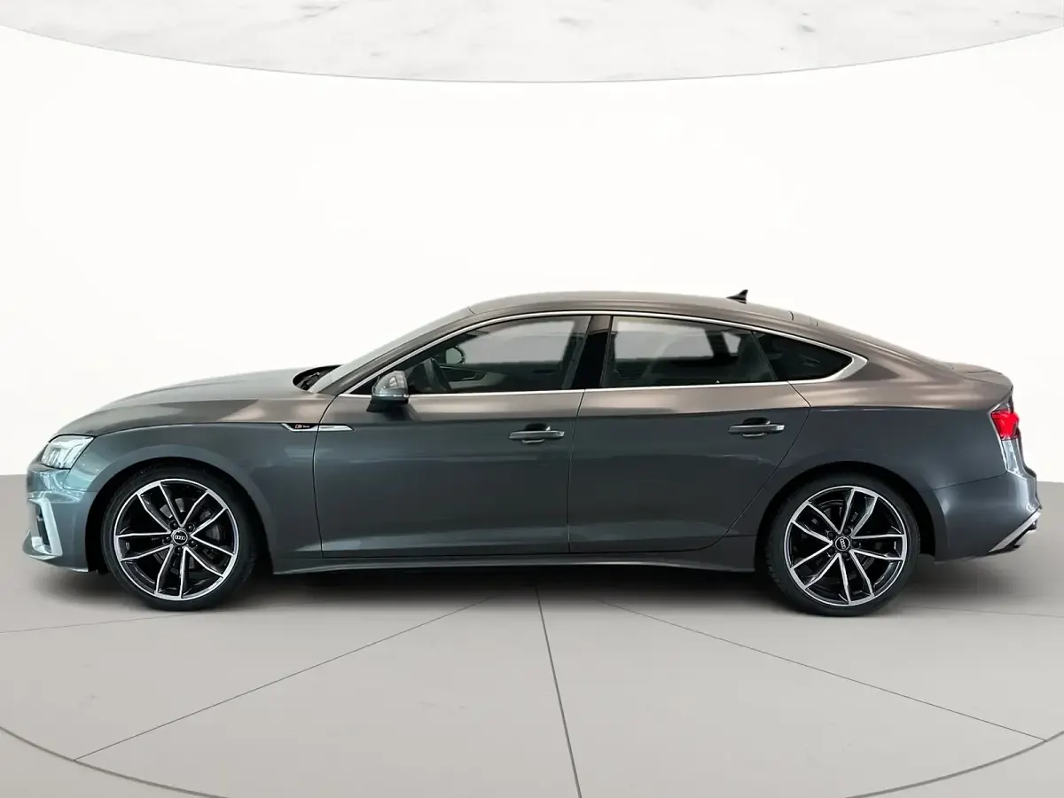 Usata Audi A5 Sportback S-Line 204 CV (150 kW) 2021 Grigio metallizzato scuro Utilitaria