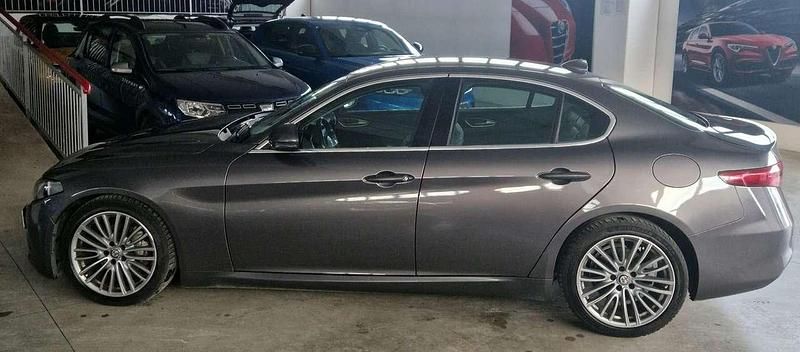 Usata Alfa Romeo Giulia Super 180 CV (132 kW) 2017 Grigio Berlina