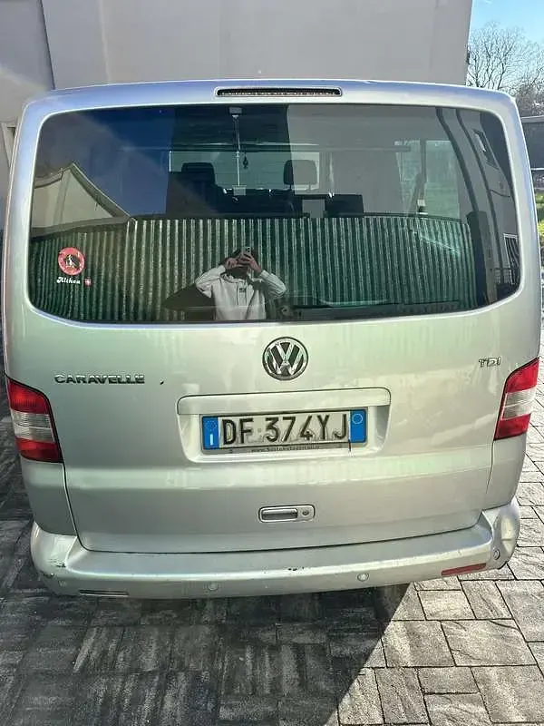 Usata VW Caravelle 102 CV (75 kW) 2007 Grigio Furgone