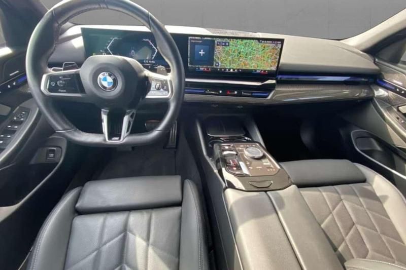 Usata BMW 520 M Sport 197 CV (144 kW) 2024 Grigio metallizzato Station wagon