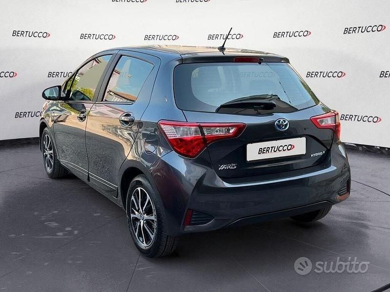 Usata Toyota Yaris Hybrid 2018 Grigio Berlina