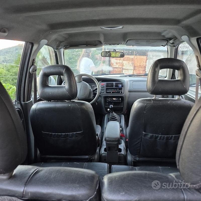 Usata Suzuki Grand Vitara 109 CV (80 kW) 2001 Grigio SUV