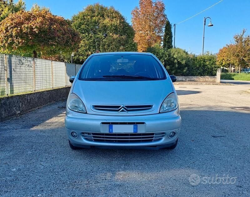 Usata 2003 Citroën Xsara Tre volumi | 1250 € (Buon prezzo) - Immagine 1/4