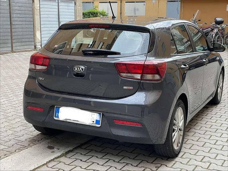 Usata Kia Rio 101 CV (74 kW) 2017 Grigio Berlina