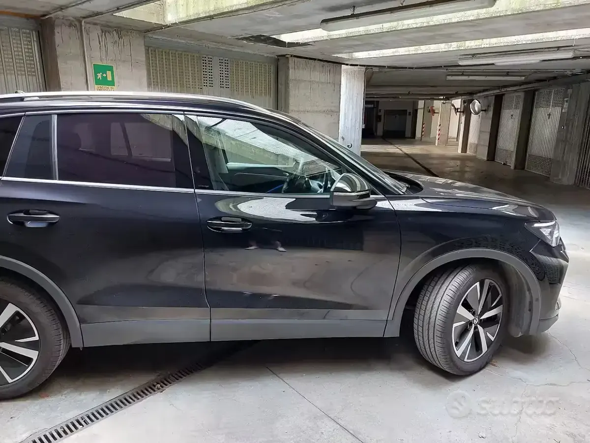 Usata VW Tiguan 150 CV (110 kW) 2024 Nero SUV