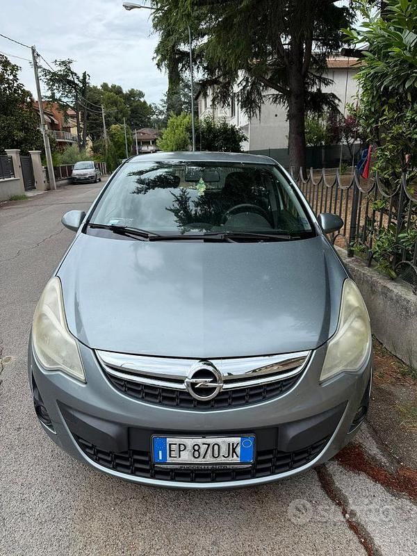 Usata Opel Corsa 2012 Grigio Berlina