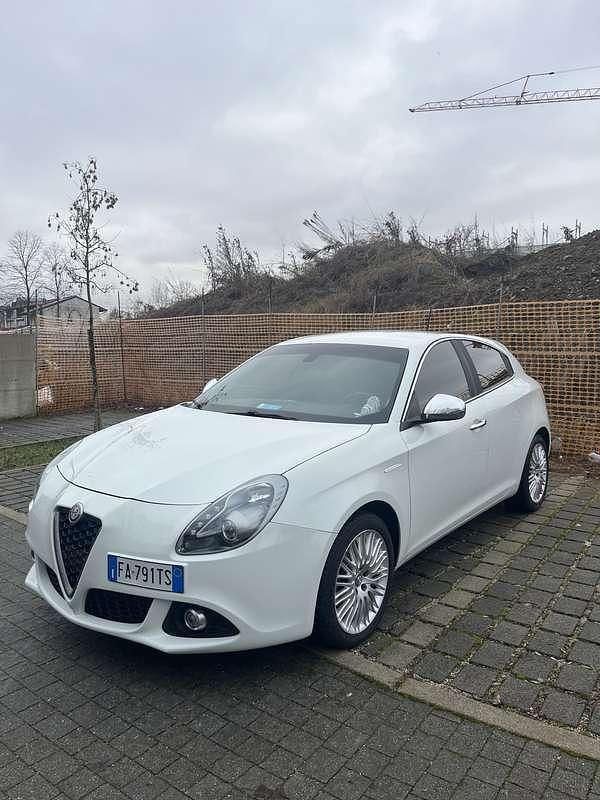 Usata Alfa Romeo Giulietta Exclusive 120 CV (88 kW) 2015 Utilitaria