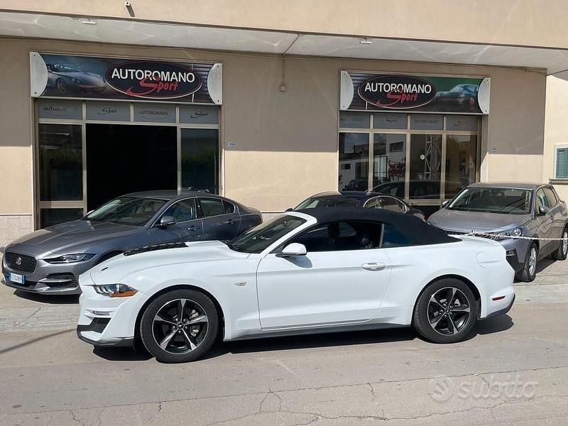 Usata Ford Mustang Convertible 314 CV (230 kW) 2018 Bianco Cabrio
