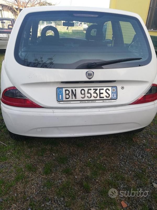 Usata Lancia Ypsilon 2001 Bianco Utilitaria