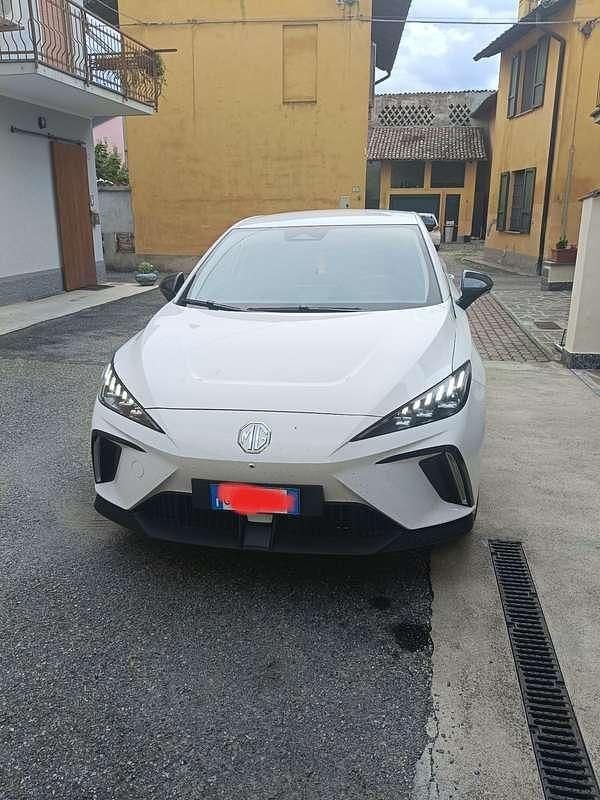 Nuova 2025 MG MG4 EV Luxury Due volumi | 25.000 € (Ottimo prezzo) - Immagine 1/2