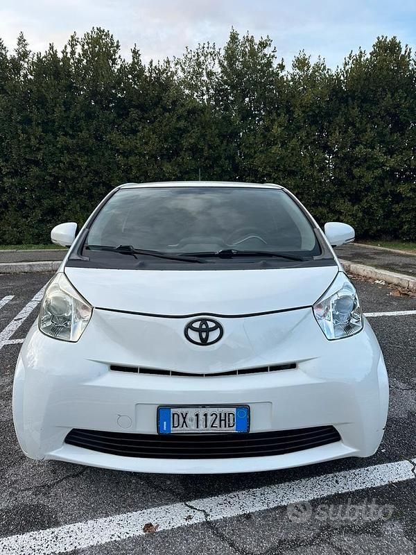 Usata Toyota iQ 68 CV (50 kW) 2009 Bianco Utilitaria